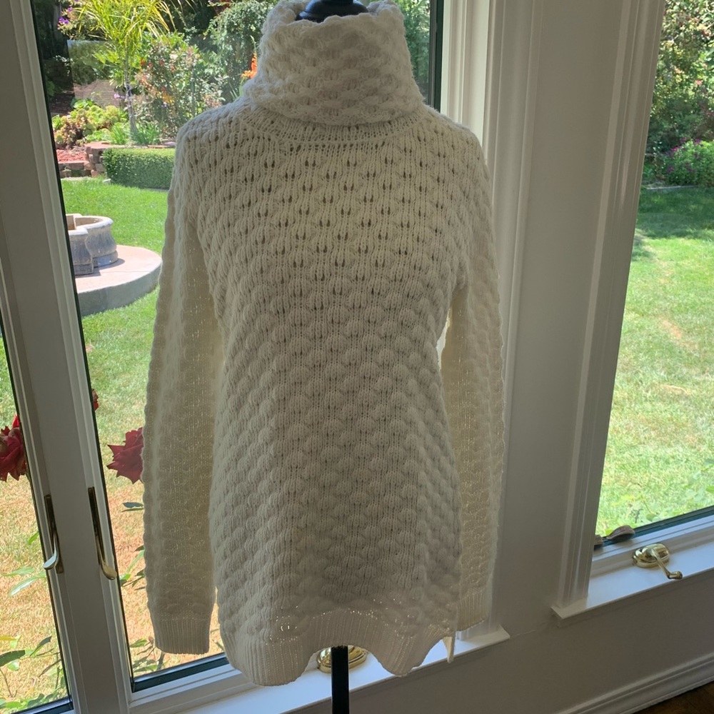 White long sleeve shirt sweater